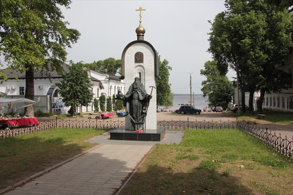 034-Памятник Макарию Калязинскому